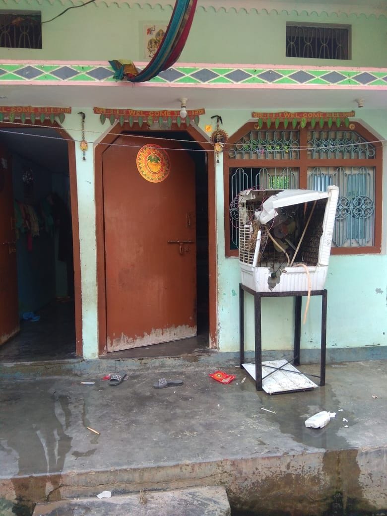 Miscreants stormed Hussainabad locality, vandalized