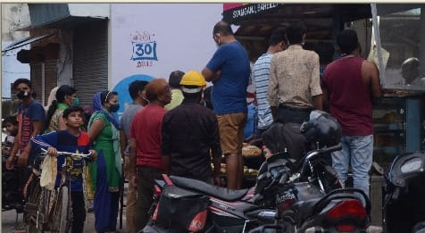 The passion of Rakshabandhan does not get overwhelming: neither mask nor mutual distance .. Corona forgotten again in the passion of shopping