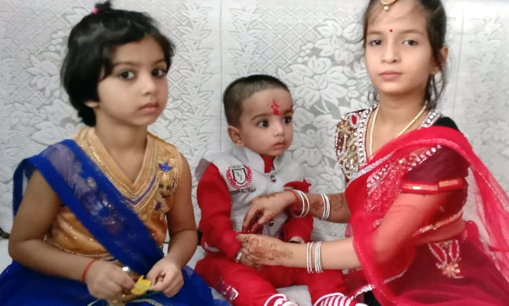 bahanon ne baandhee raakhee, bhaiyon ne diya raksha ka vachan