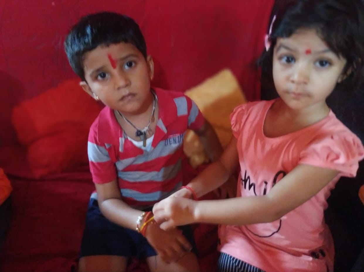 bhai ki kalayee per bandhi rakhi