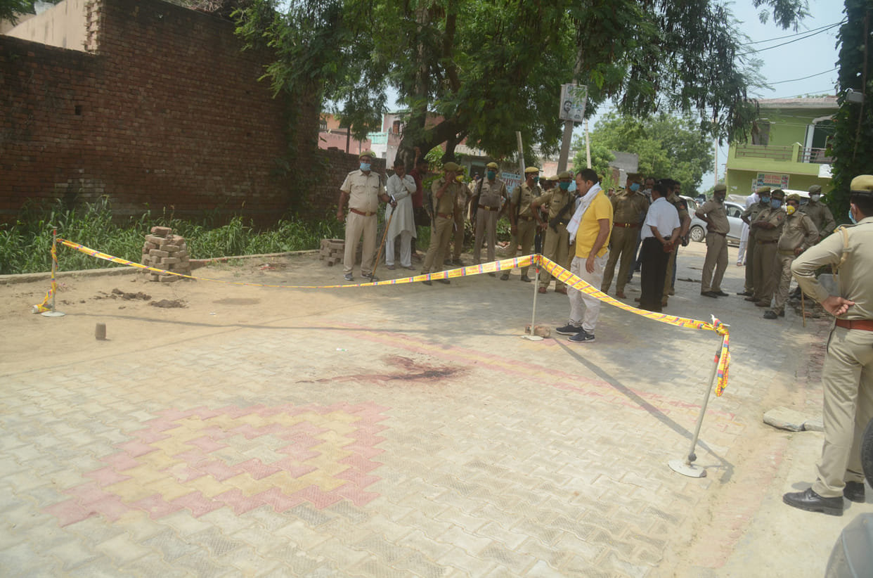 Police kept waiting for the agreement, blood flowed into the village