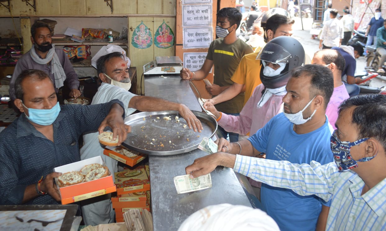 Hathras: sweets and rakhi shops opened since morning, crowd gathered