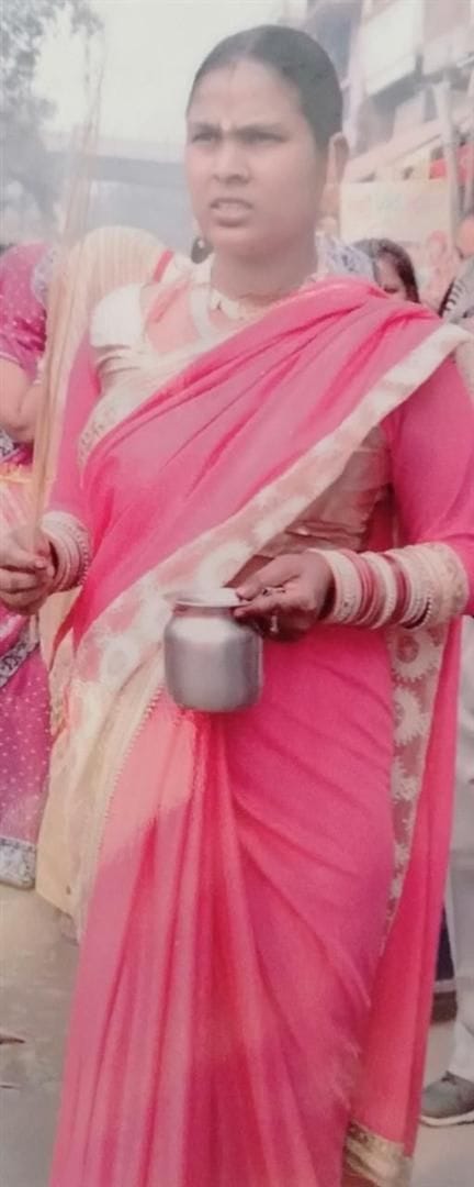 a woman going to tie rakhi, fell from bike and die