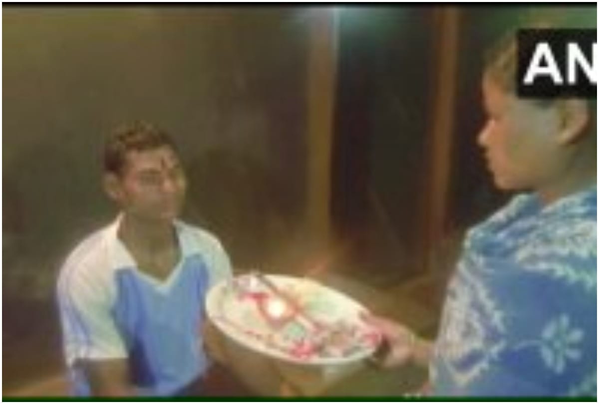 Dantewada Naxal Malla surrendered today on RakshaBandhan on his sister appeal