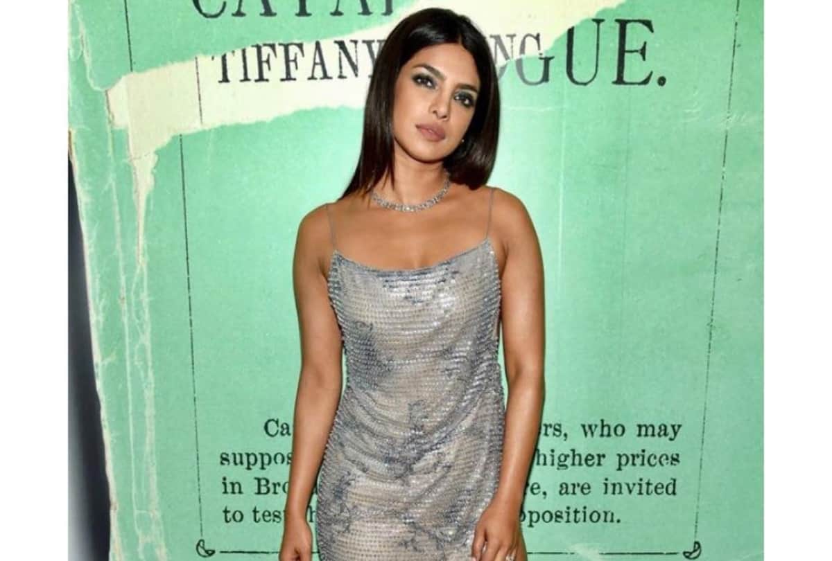 priyanka chopra looks beautiful stunning glamorous in silver outlets priyanka chopra images wallpaper instagram