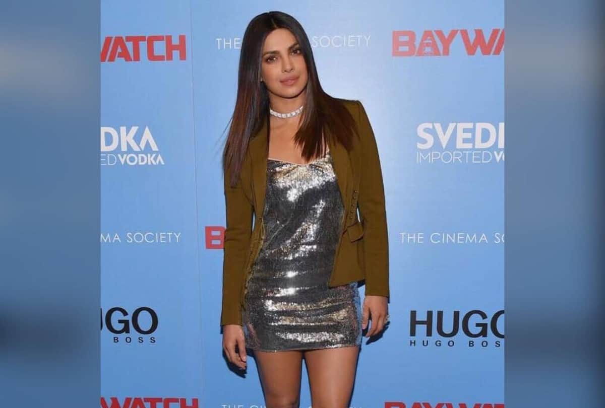priyanka chopra looks beautiful stunning glamorous in silver outlets priyanka chopra images wallpaper instagram