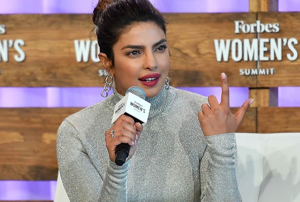 priyanka chopra looks beautiful stunning glamorous in silver outlets priyanka chopra images wallpaper instagram