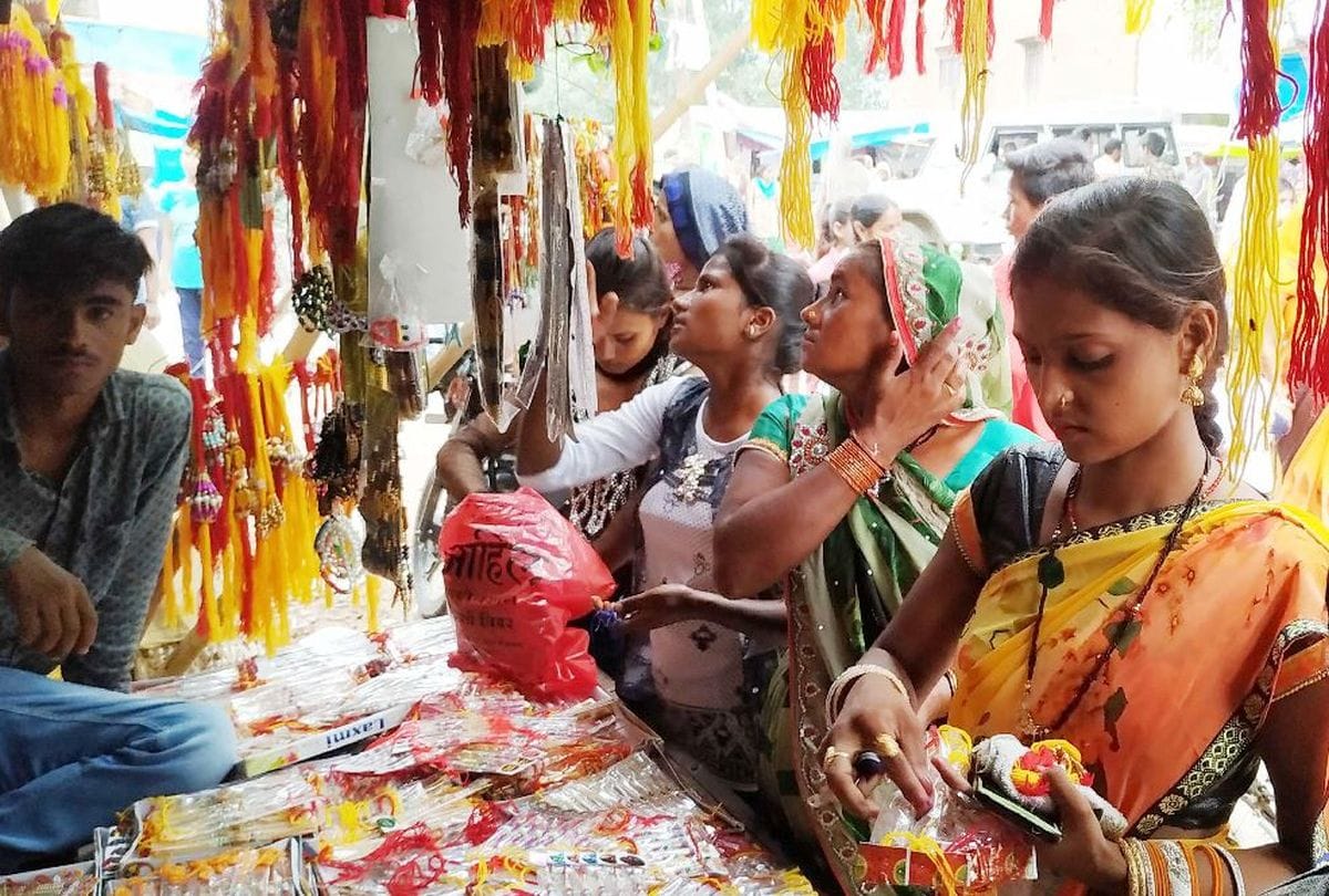 Raksha Bandhan Sister Take Otah From Brother For Saftey Corona Virus
