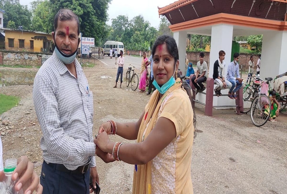 raksha bandhan 2020 Women from Nepal tied rakhi to their brothers