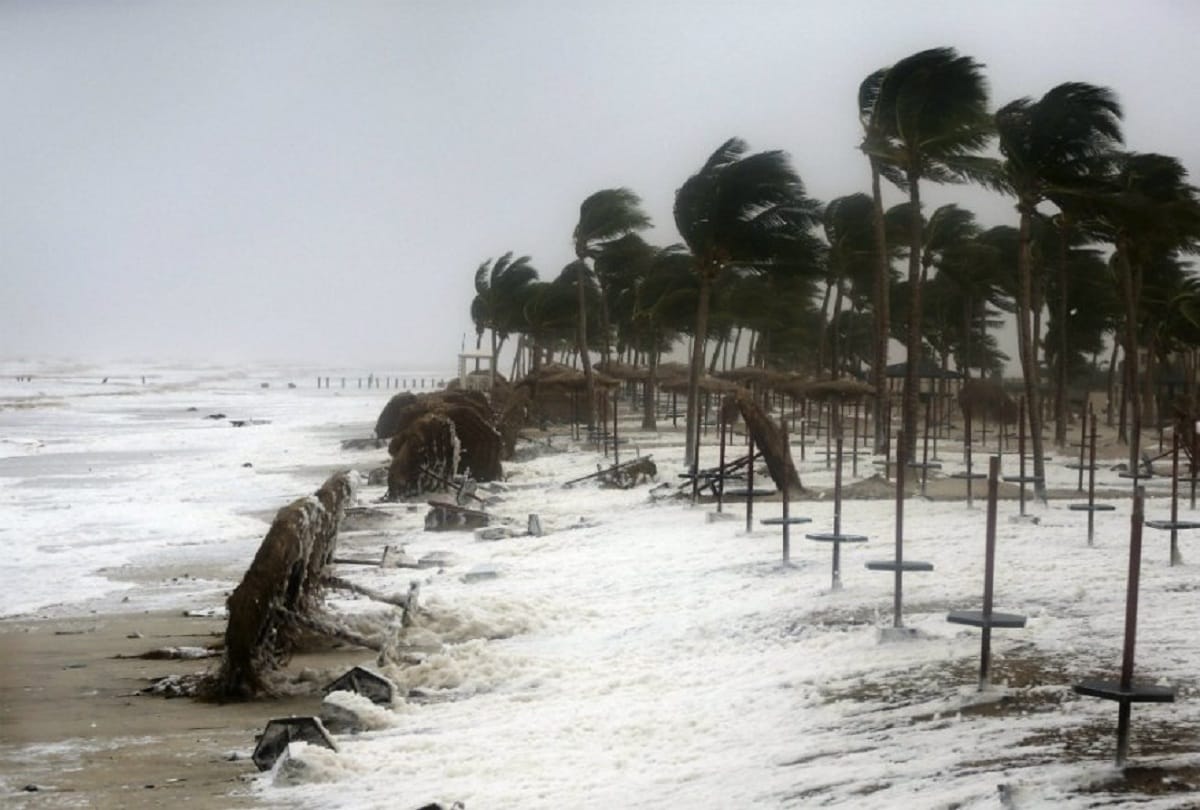 Isaias hurricane 2020,  Isaias storm reached near florida all updates