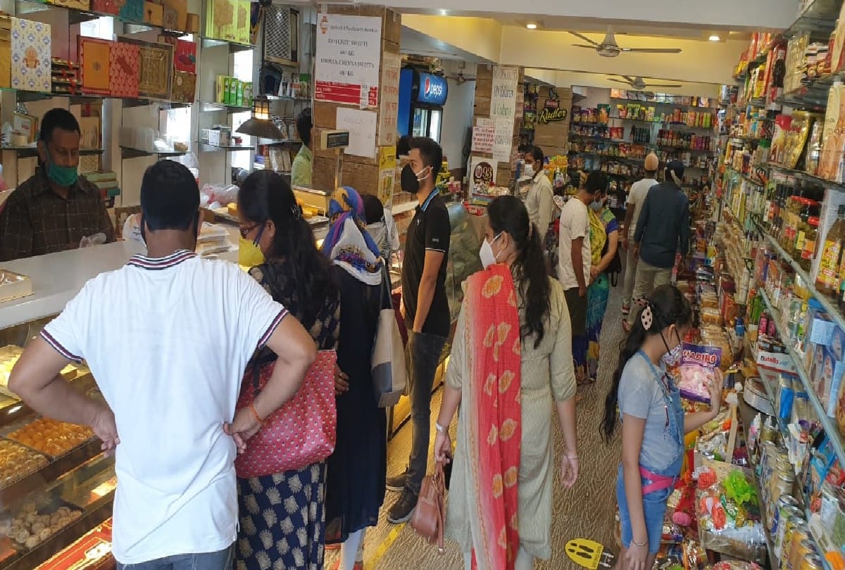 Agra Up News: Crowd gathering in markets on Rakshabandhan