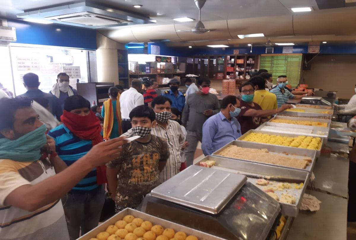 Agra Up News: Crowd gathering in markets on Rakshabandhan