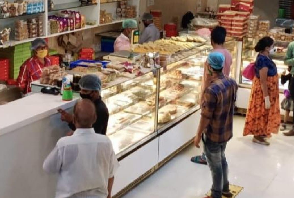 Agra Up News: Crowd gathering in markets on Rakshabandhan