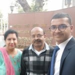 अपने माता पिता के साथ शुभम अग्रवाल