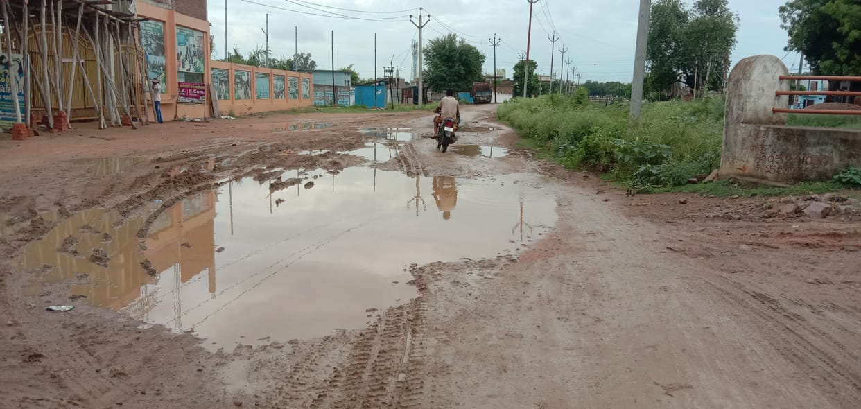 Azadpura and panari road damage