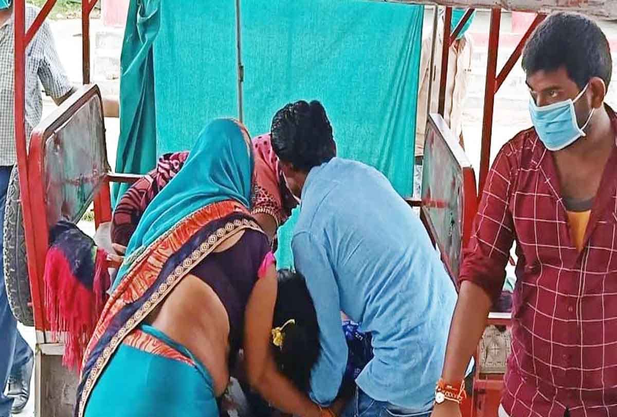 Ambulance not reached, delivery on e-rickshaw