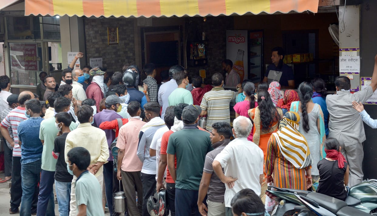 Aligarh: social distance from the crowd, snarls in many places