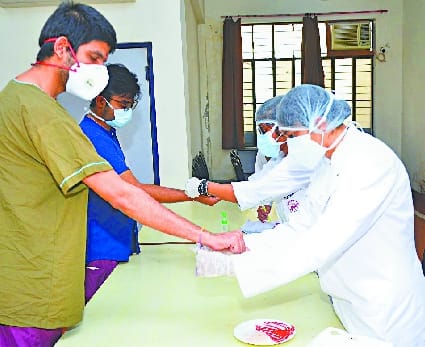 Helplessness: Spoiled eyes if unable to tie rakhi to infected brothers themselves
