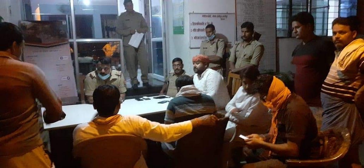 Attack on bjp leader bhartiya janta yuva morcha yogesh singh car mirror broken in ghazipur up
