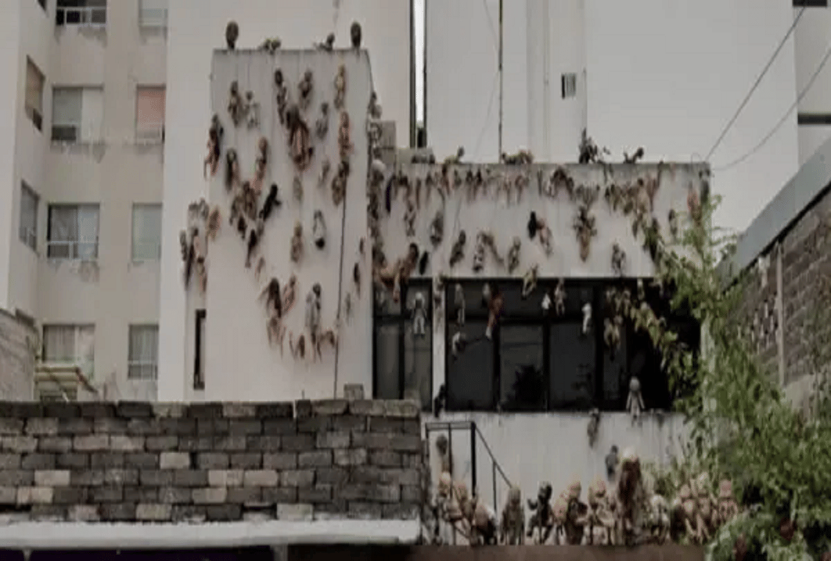 mexico avenida iztacalco 9 haunted house decorated with dolls