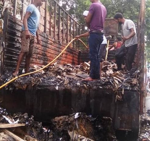 Dust paper-laden car caught fire