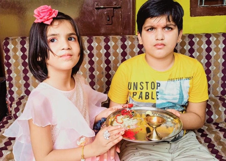 on this rakshabandhan the swedsi rakhi bind the rist of brother and eat homemade sweets