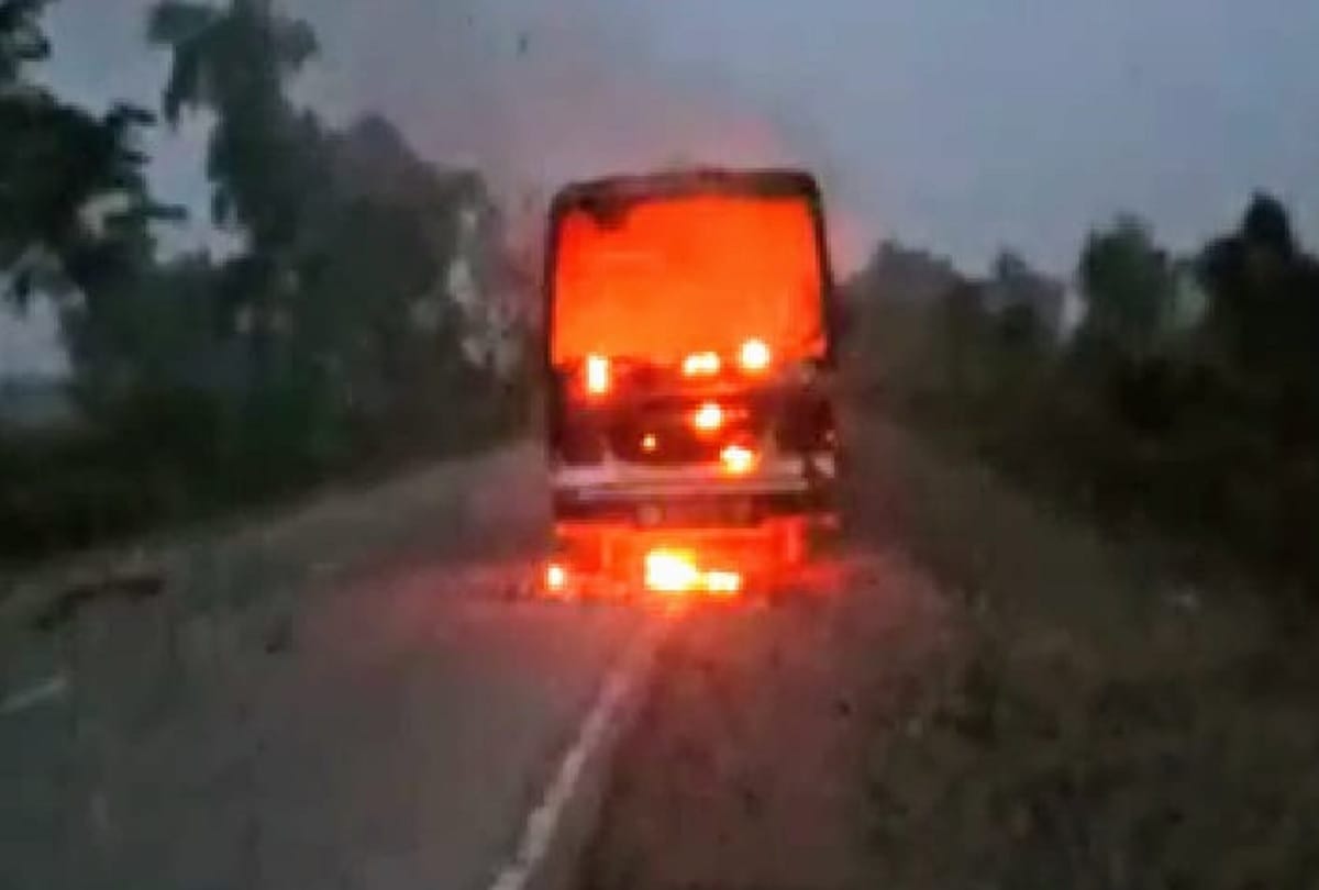 UP roadways bus catches fire on Lakhimpur road driver conductor and passengers safe