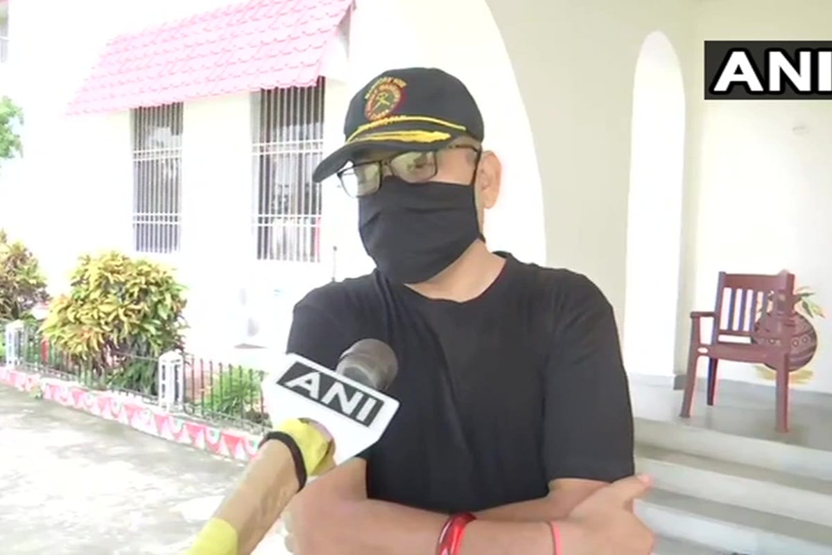 Sushant Singh Rajput Suicide Case News Bihar DGP Gupteshwar Pandey forcibly quarantined IPS officer rhea chakraborty
