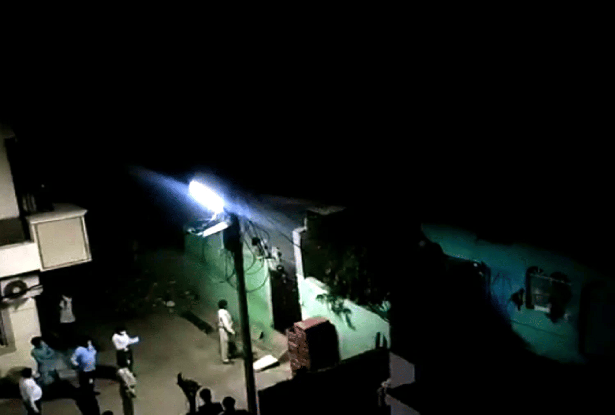 madhya pradesh chhatarpur police entered in house like thieves to catch coronavirus infected patient