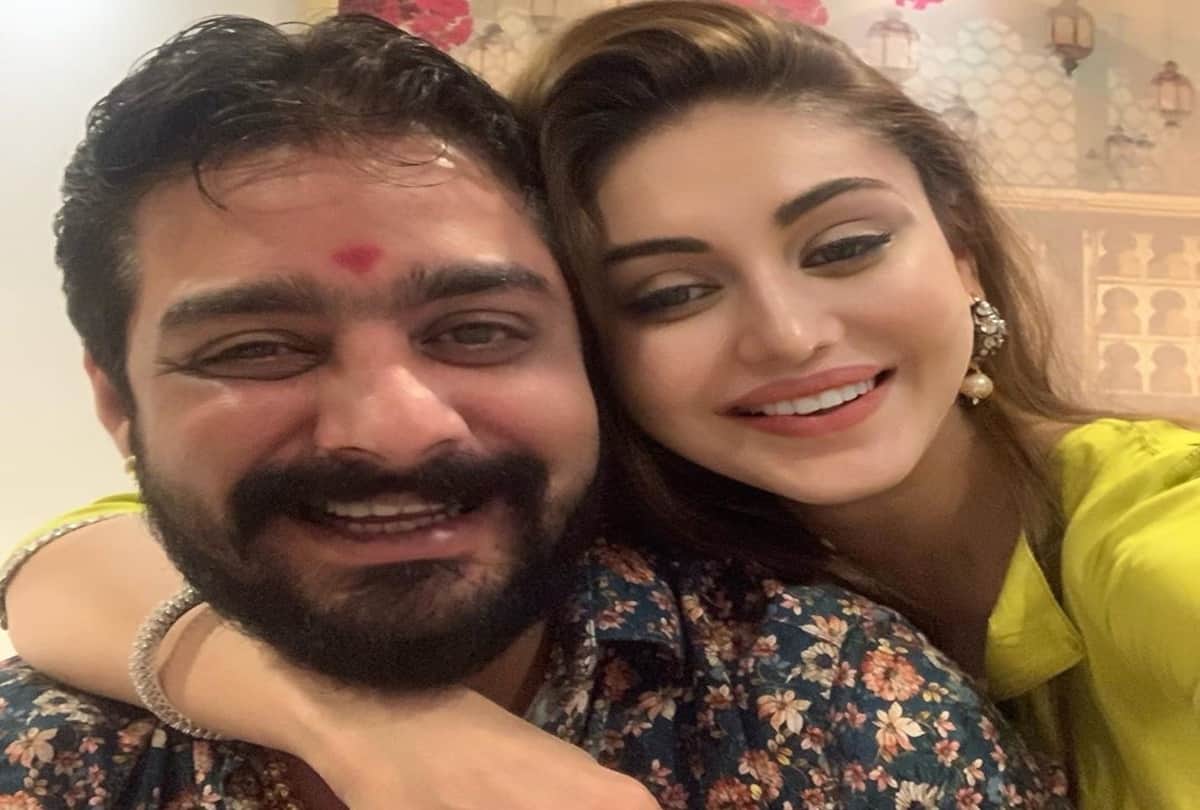 Bigg Boss 13 Contestant Shefali Jariwala Tied Rakhi on Hindustani Bhau Aka Vikas Pathak Hand On Rakshabandhan
