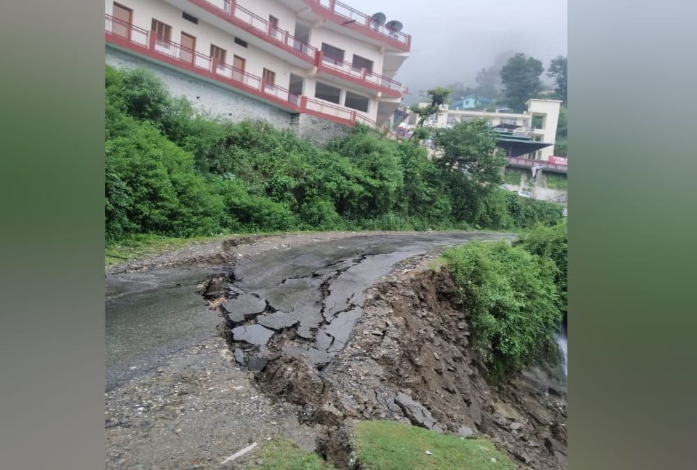 Weather Forecast Today Update in Uttarakhand: Kedarnath Highway 50 meter Road Damage due to landslide