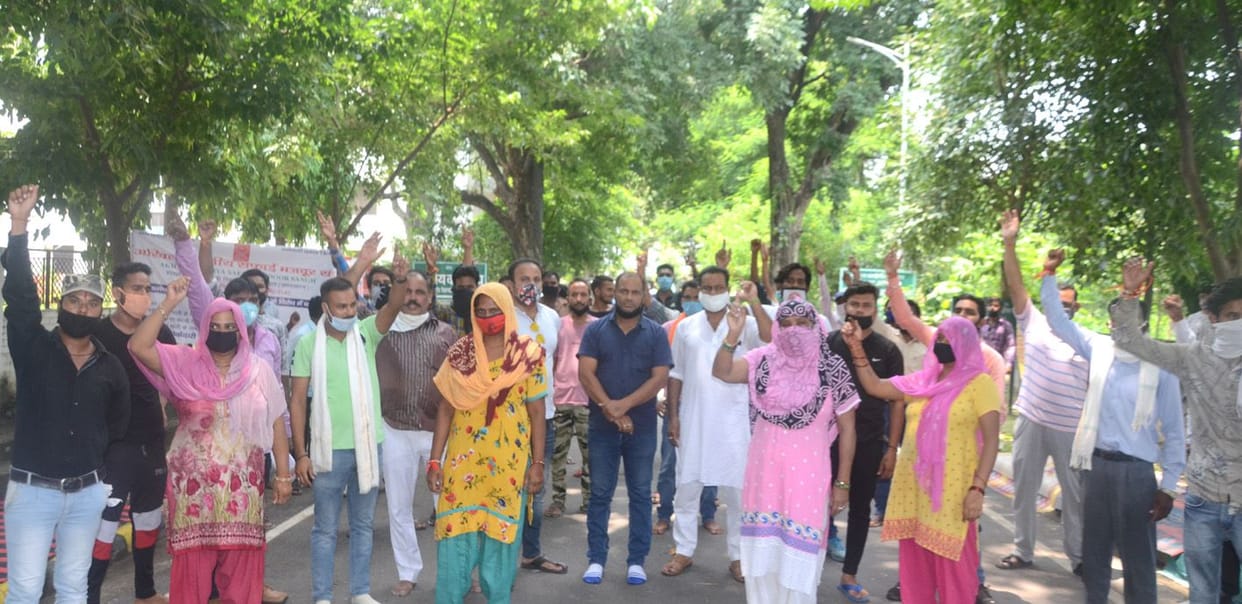 Sanitation workers thundered again against the contractual practice