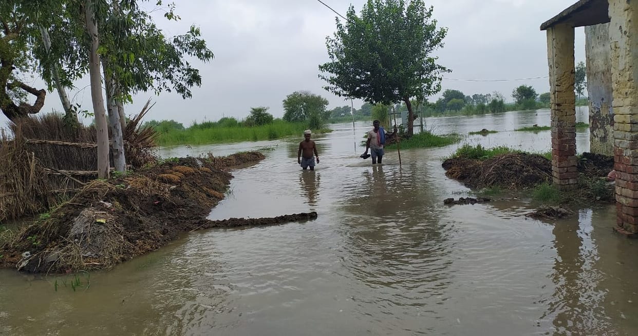 Near Ganga warning point, flood risk increased