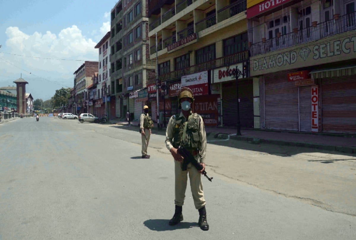 Jammu and Kashmir Latest News, Curfew imposed across Kashmir for two days from today in Srinagar over possibility of violence