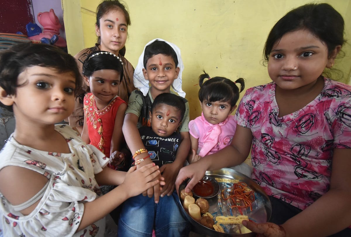 Raksha Bandhan 2020: The thread of national defense tied the wrist of brothers to Neh