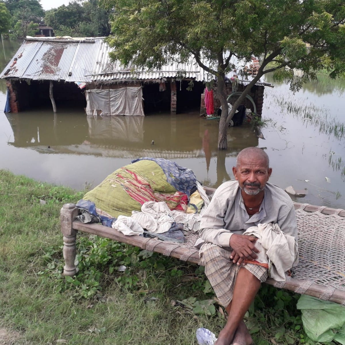 Saryu river dam did not recover even after 24 repair work is going on in azamgarh up