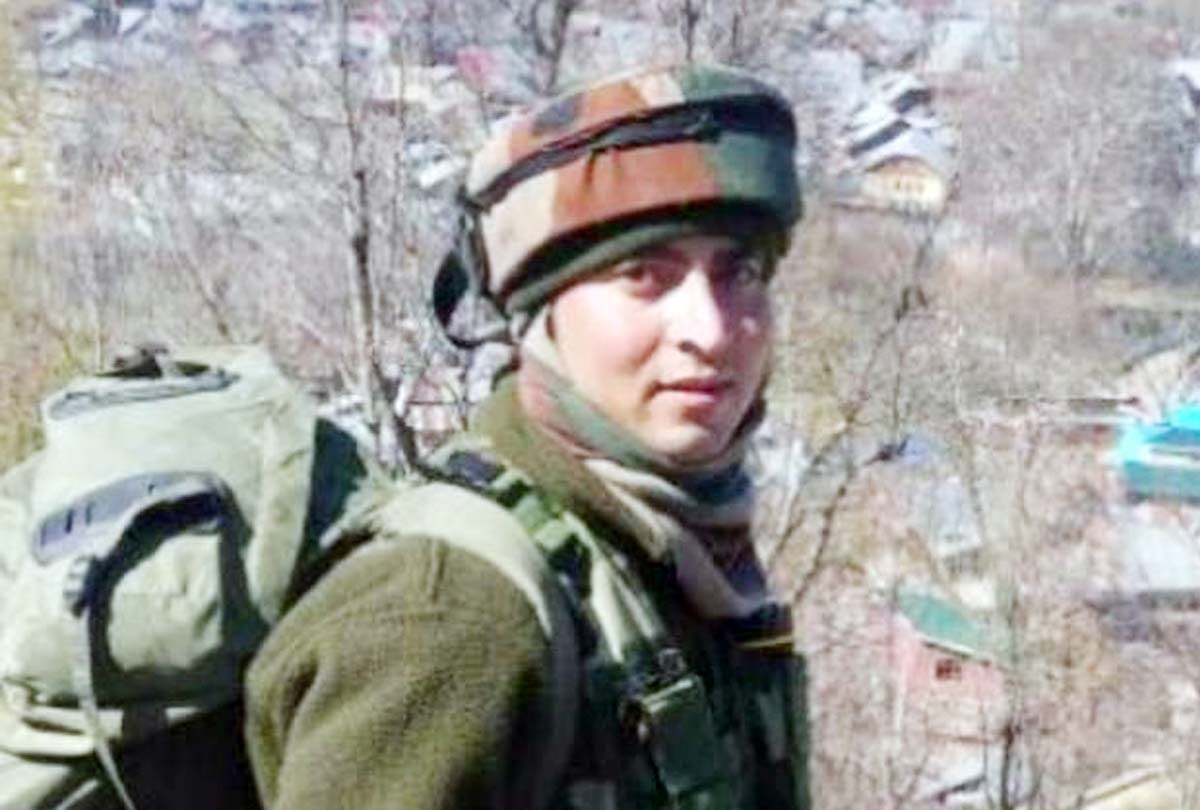 Shakir Manzoor Territorial Army jawan Army paid tribute to Martyr