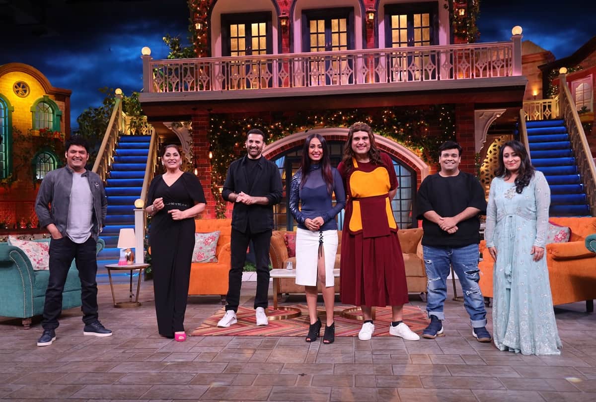 Kiku Sharda and Krushna Abhishek Became News Anchor In Kapil Sharma Show Infront Of Guests Manoj Bajpayee Anubhav Sinha