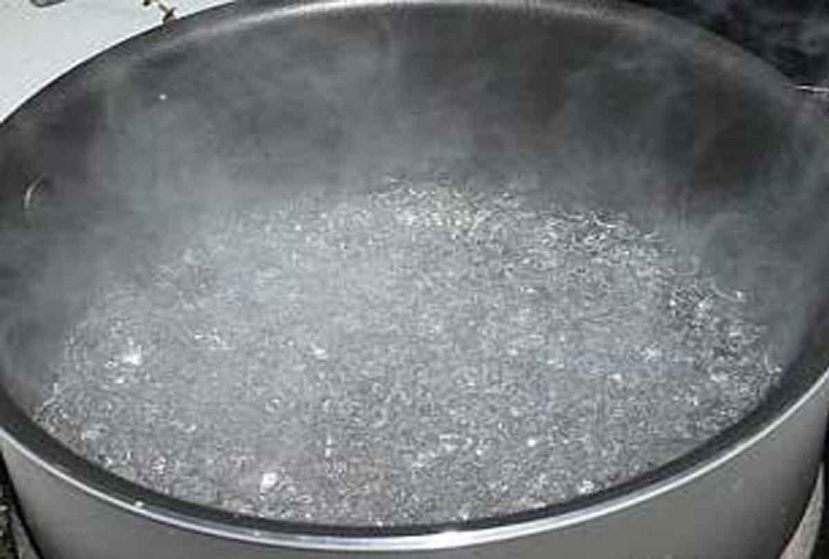 Youth poured hot water on father and brother over partition