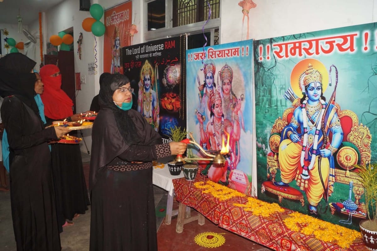 Ram Mandir bhumi pujan ayodhya news : Muslim women recite Ramcharit Manas enthusiasm about Ram temple in Varanasi