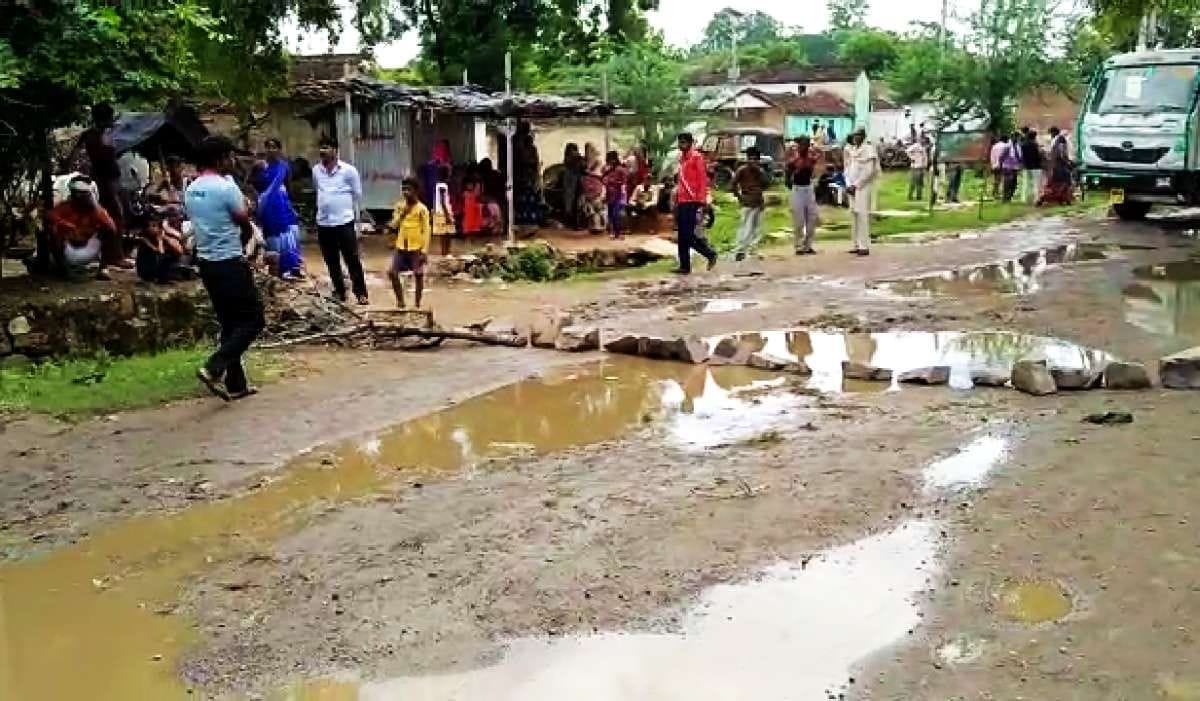 Bike rider elder lady dies due to collision with dumper in mahoba