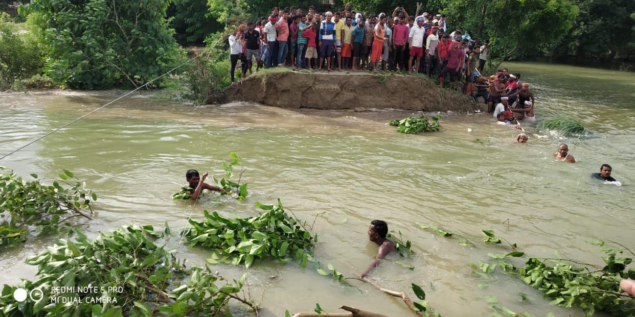 Gajiyapur-Mahuani tied broken near Bagahi Purva
