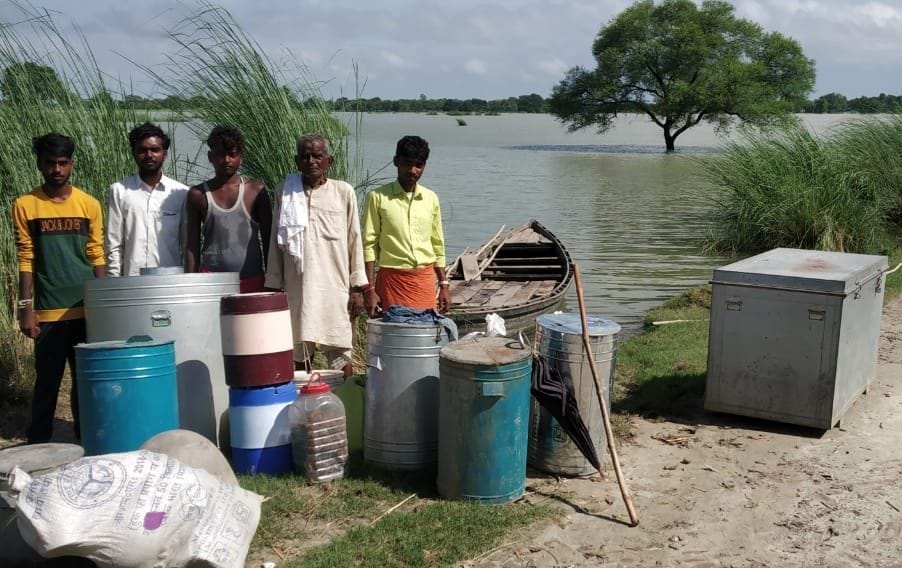 20 villages of Madhuban Devara surrounded by flood water