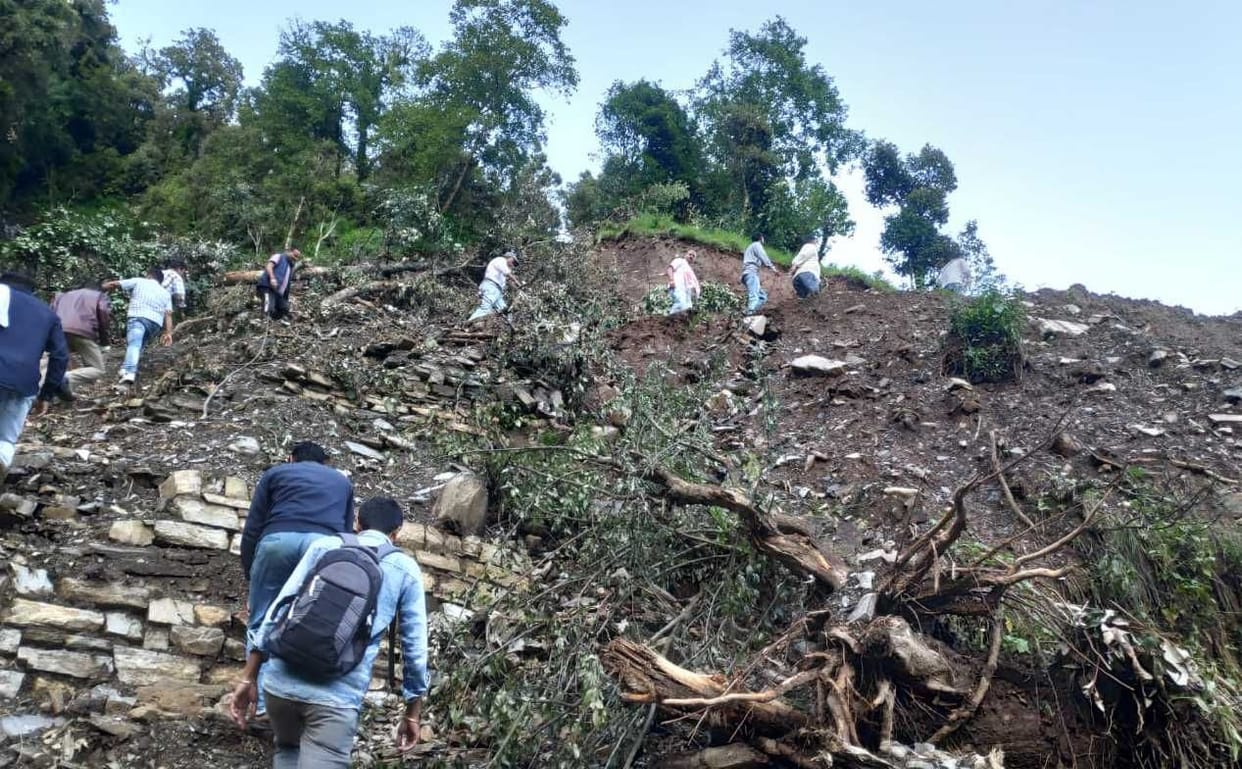 Shama-Paniyali road in a very bad condition