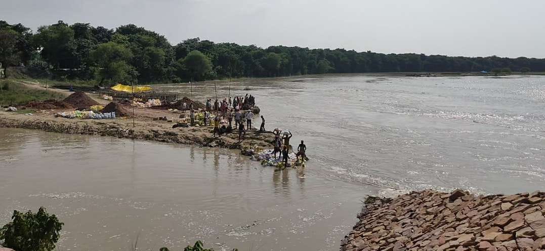 Saryu boom continues, many villages surrounded by water in Ballia