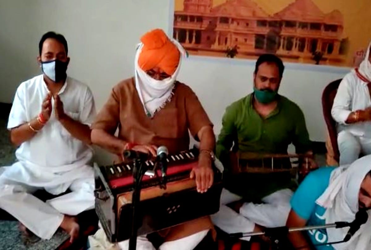ram janmabhoomi mandir ayodhya temple news minister Chaudhary Udaybhan Singh played the harmonium in Agra