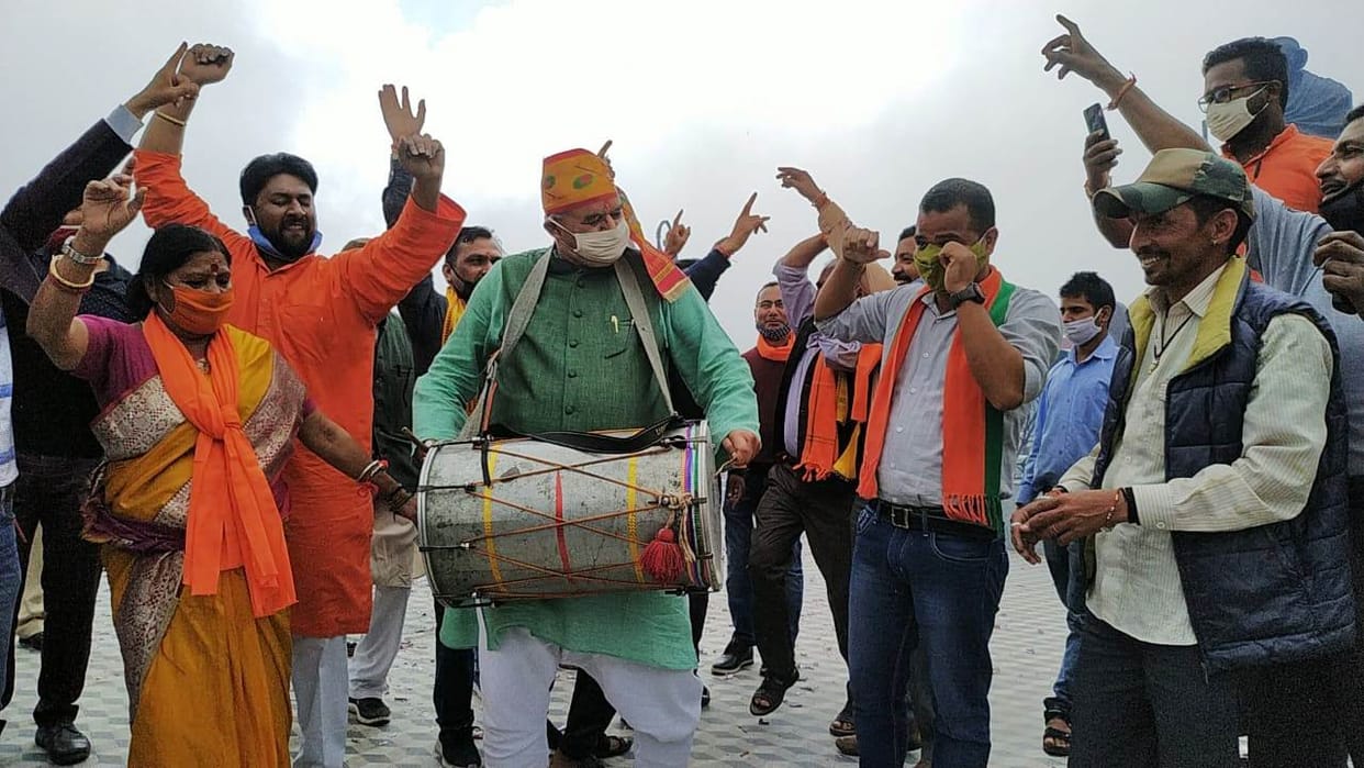 Ram Mandir Bhumi Pujan celebration in uttarakhand latest update in hindi : bjp mla ganesh joshi danced