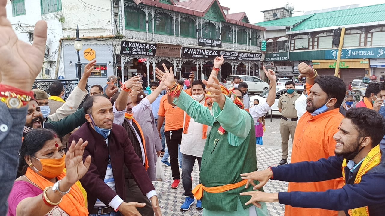 Ram Mandir Bhumi Pujan celebration in uttarakhand latest update in hindi : bjp mla ganesh joshi danced