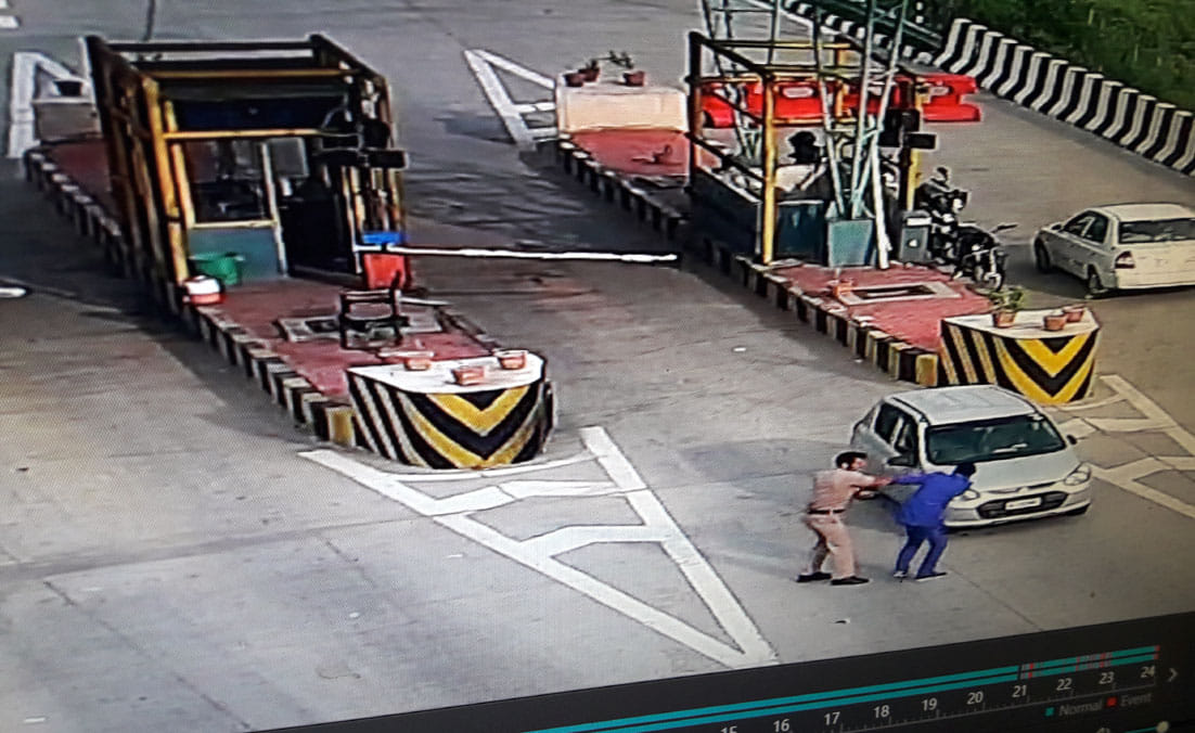 The soldier beat the worker on asking for toll