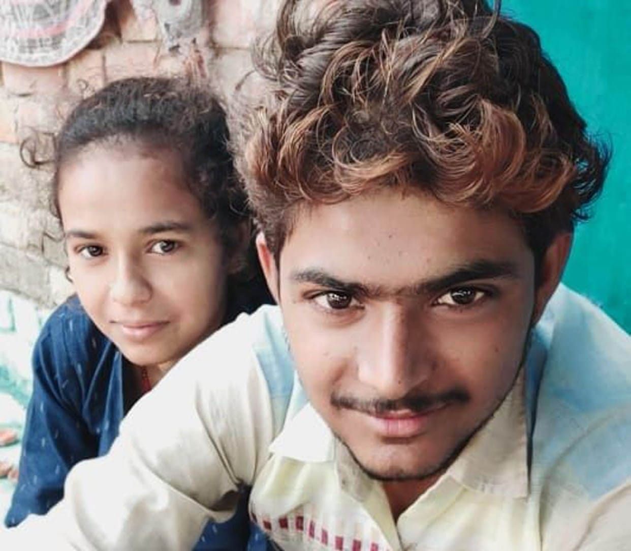 bahan se raakhee bandhavaakar phaansee par jhool gaya yuvak